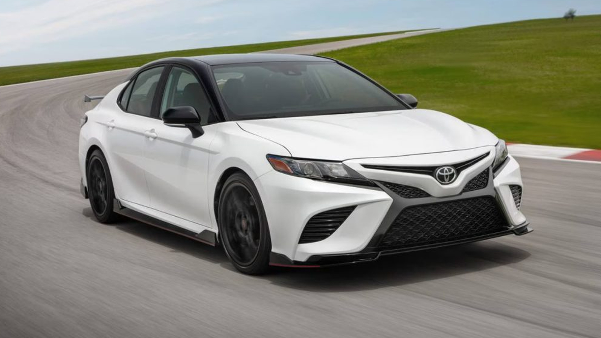 Toyota Camry 2023 - Luxury Sedan (Phnom Penh, Cambodia)