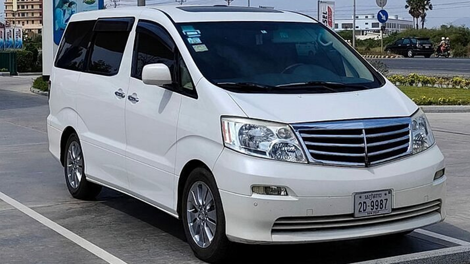 Toyota Alphard - Premium Van (Phnom Penh, Cambodia)